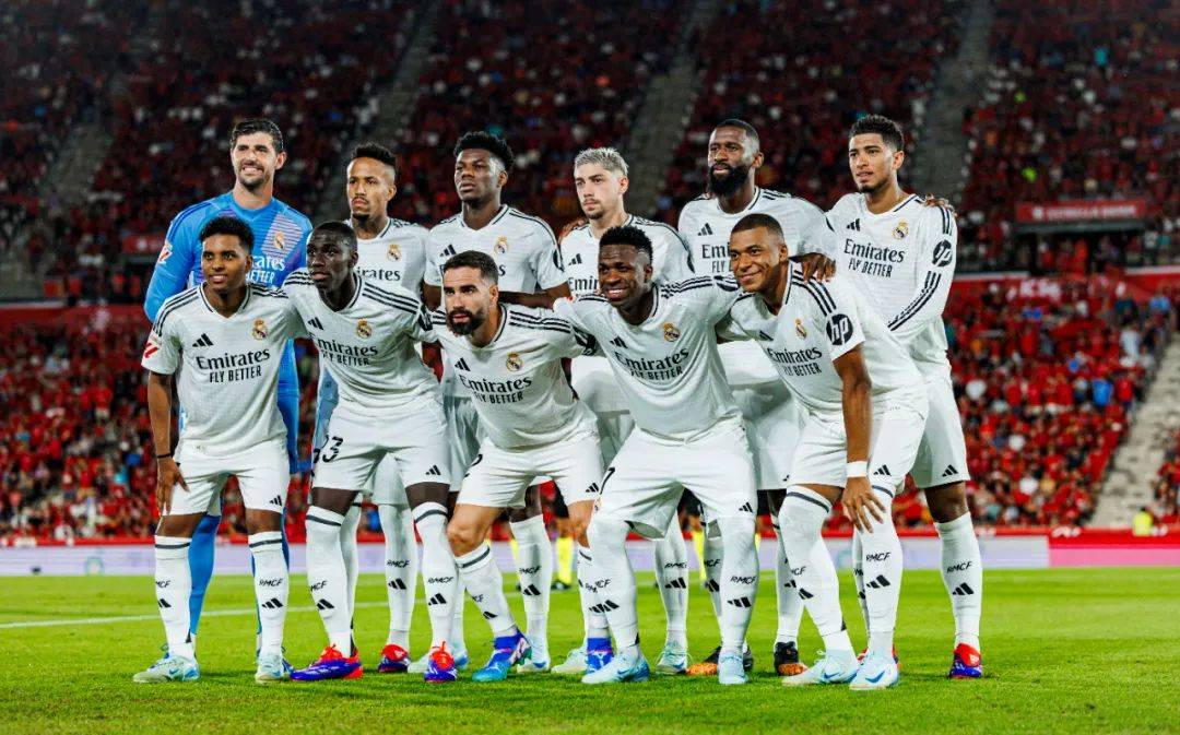 足坛豪门一战定乾坤，荣耀属于哪支球队？