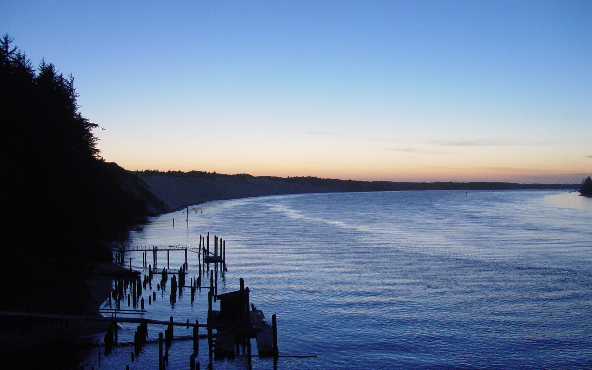 IM体育社区互动入口-冰火交锋，季后赛抢七夜，加拿大冰球强势攻陷曼联老特拉福德