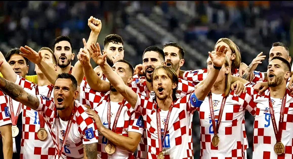 欧预赛:荷兰球队机动灵活,战术取胜关键所在 欧预赛:荷兰球队机动灵活,战术取胜关键所在